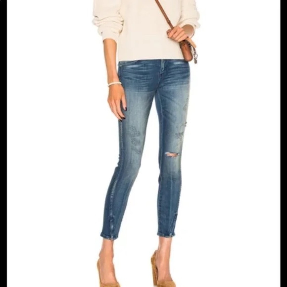 AMO Twist Zip Jeans in Dive Bar Destroy Wash 25149